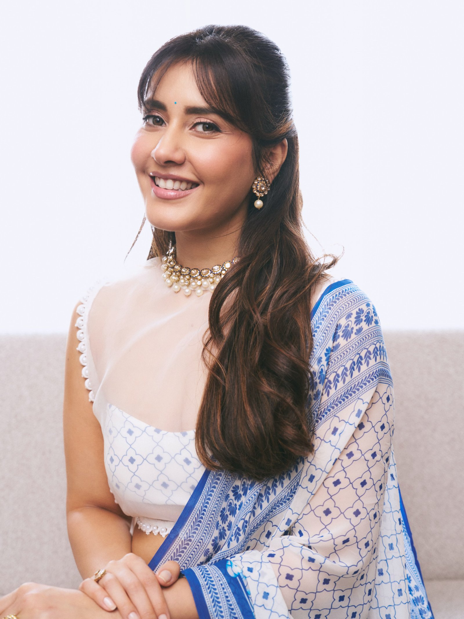 హీరోయిన్ రాశీ ఖన్నా కొత్త ఫోటోలు