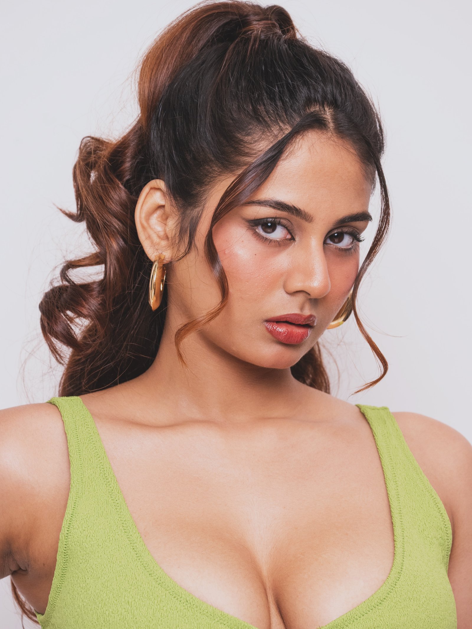నటి సృష్టి బన్నట్టి గ్లామర్ ఫోటోస్