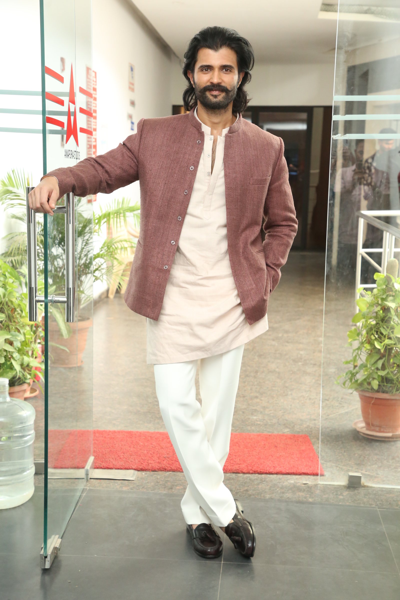 హీరో విజయ్ దేవరకొండ ఇంటర్వ్యూ ఫోటోస్ @ రణబాలి మూవీ