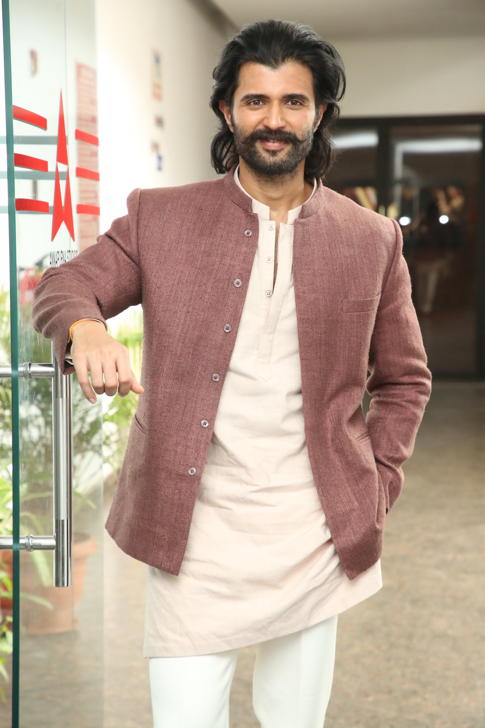 హీరో విజయ్ దేవరకొండ ఇంటర్వ్యూ ఫోటోస్ @ రణబాలి మూవీ