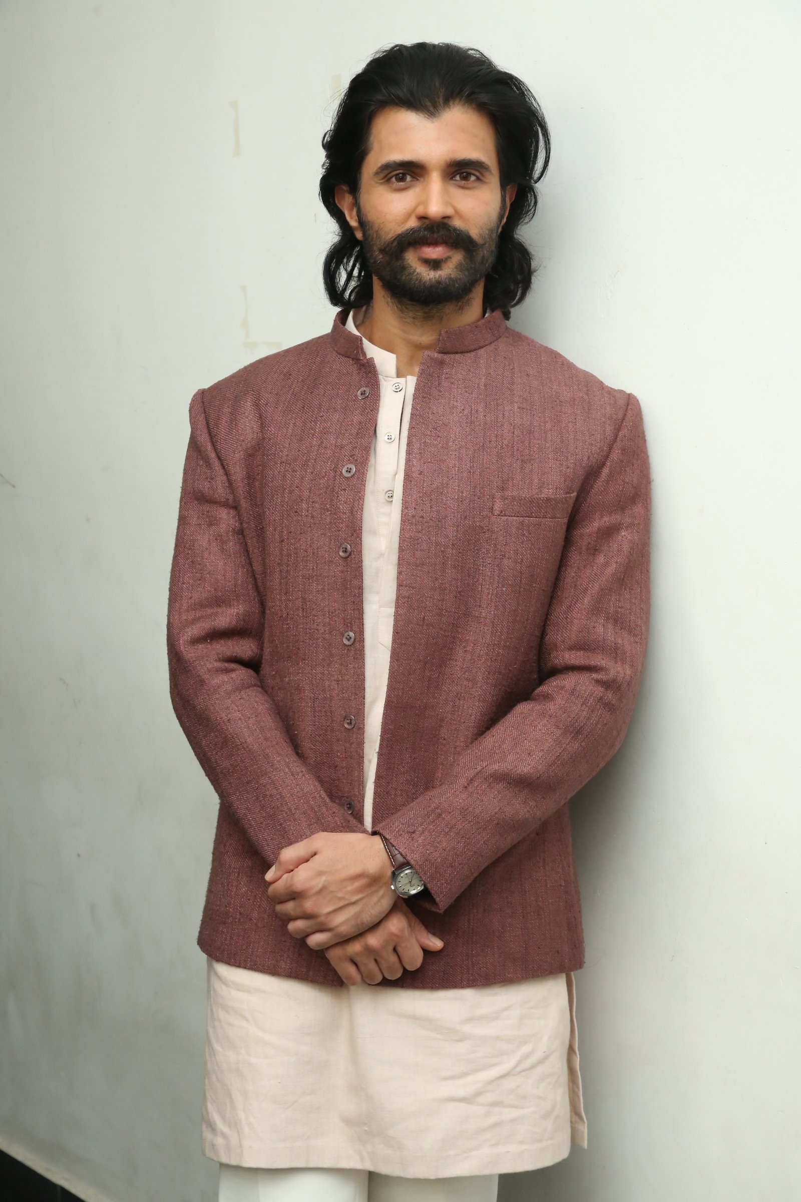 హీరో విజయ్ దేవరకొండ ఇంటర్వ్యూ ఫోటోస్ @ రణబాలి మూవీ