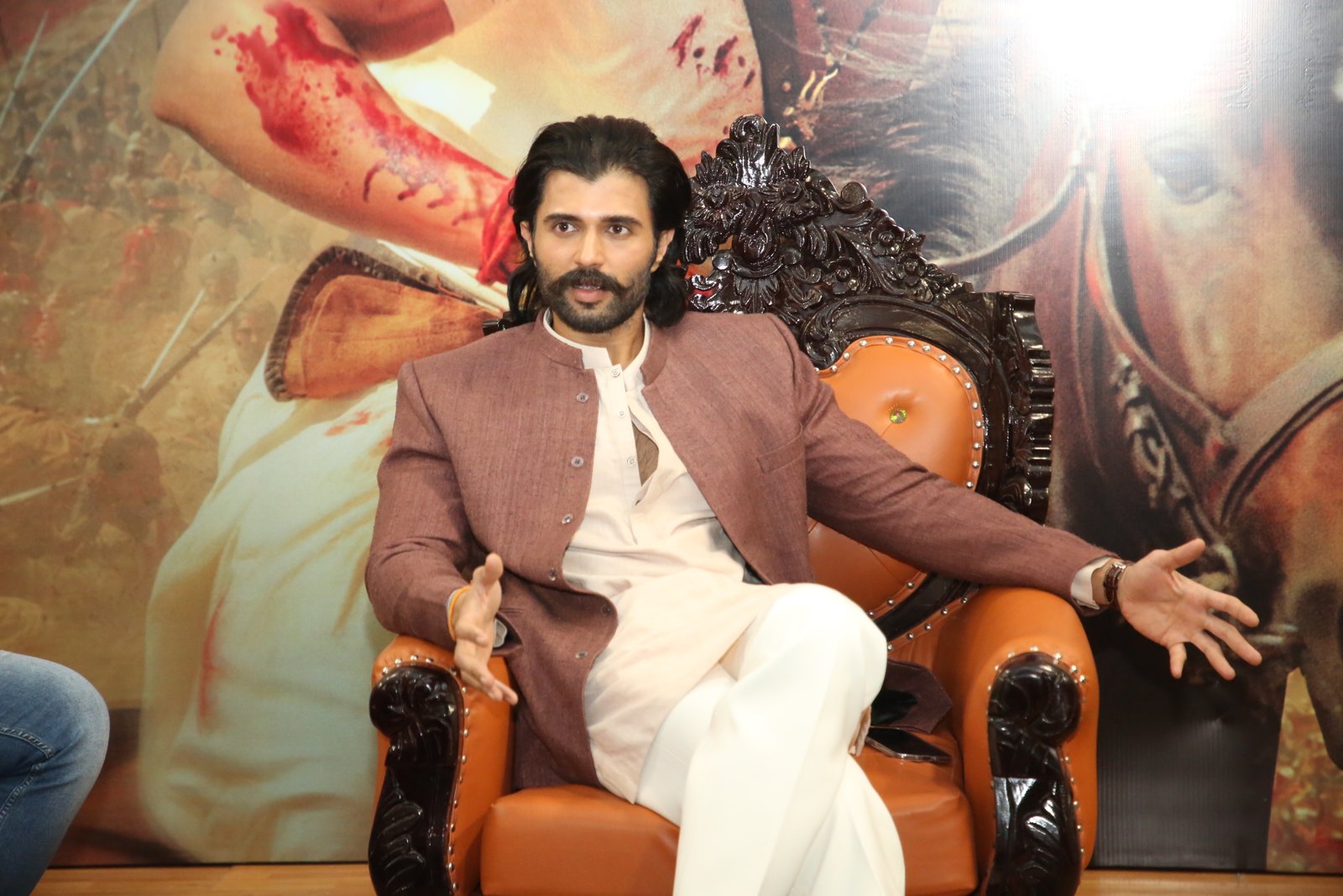 హీరో విజయ్ దేవరకొండ ఇంటర్వ్యూ ఫోటోస్ @ రణబాలి మూవీ