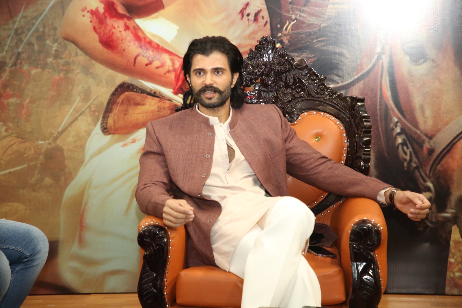 హీరో విజయ్ దేవరకొండ ఇంటర్వ్యూ ఫోటోస్ @ రణబాలి మూవీ