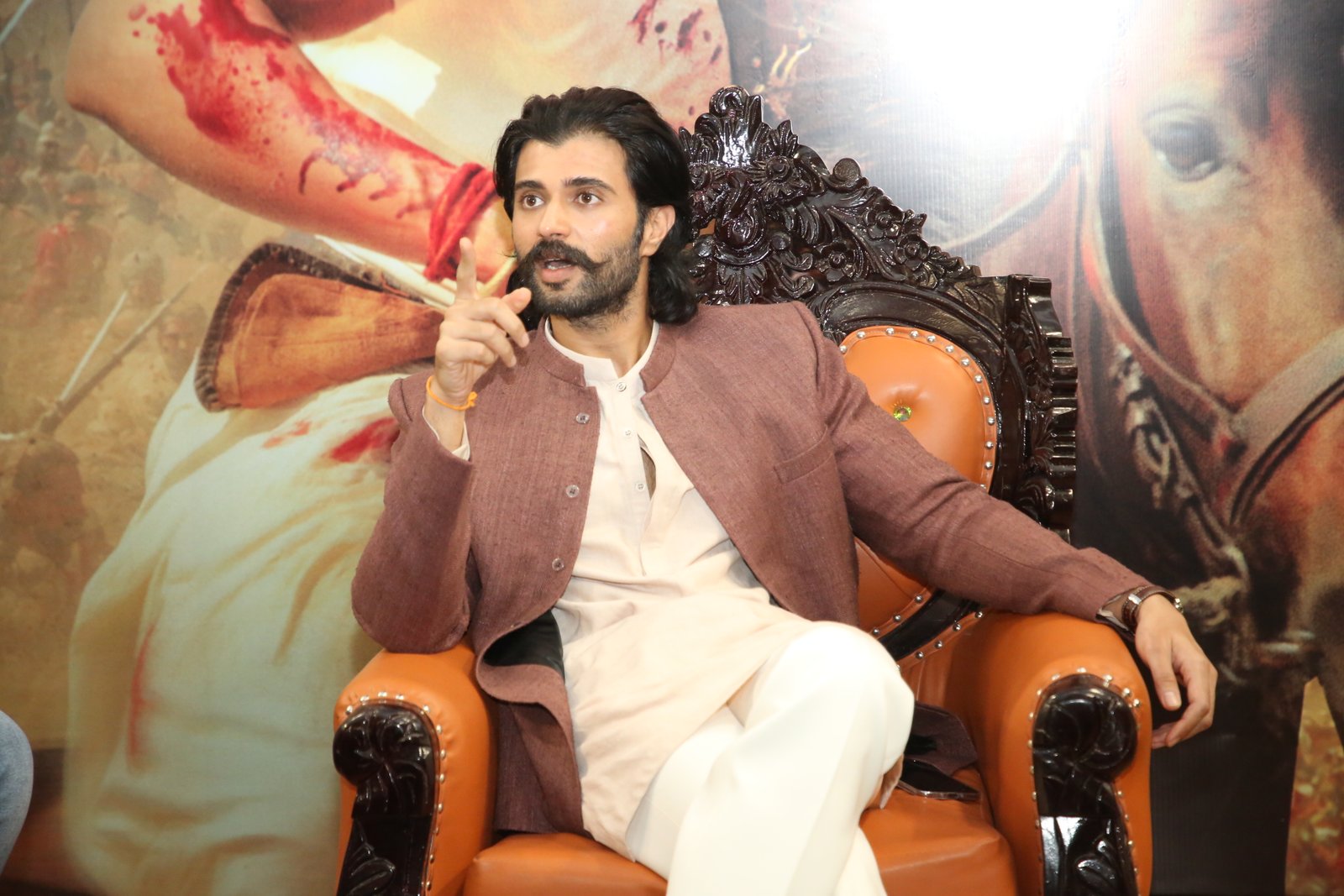 హీరో విజయ్ దేవరకొండ ఇంటర్వ్యూ ఫోటోస్ @ రణబాలి మూవీ