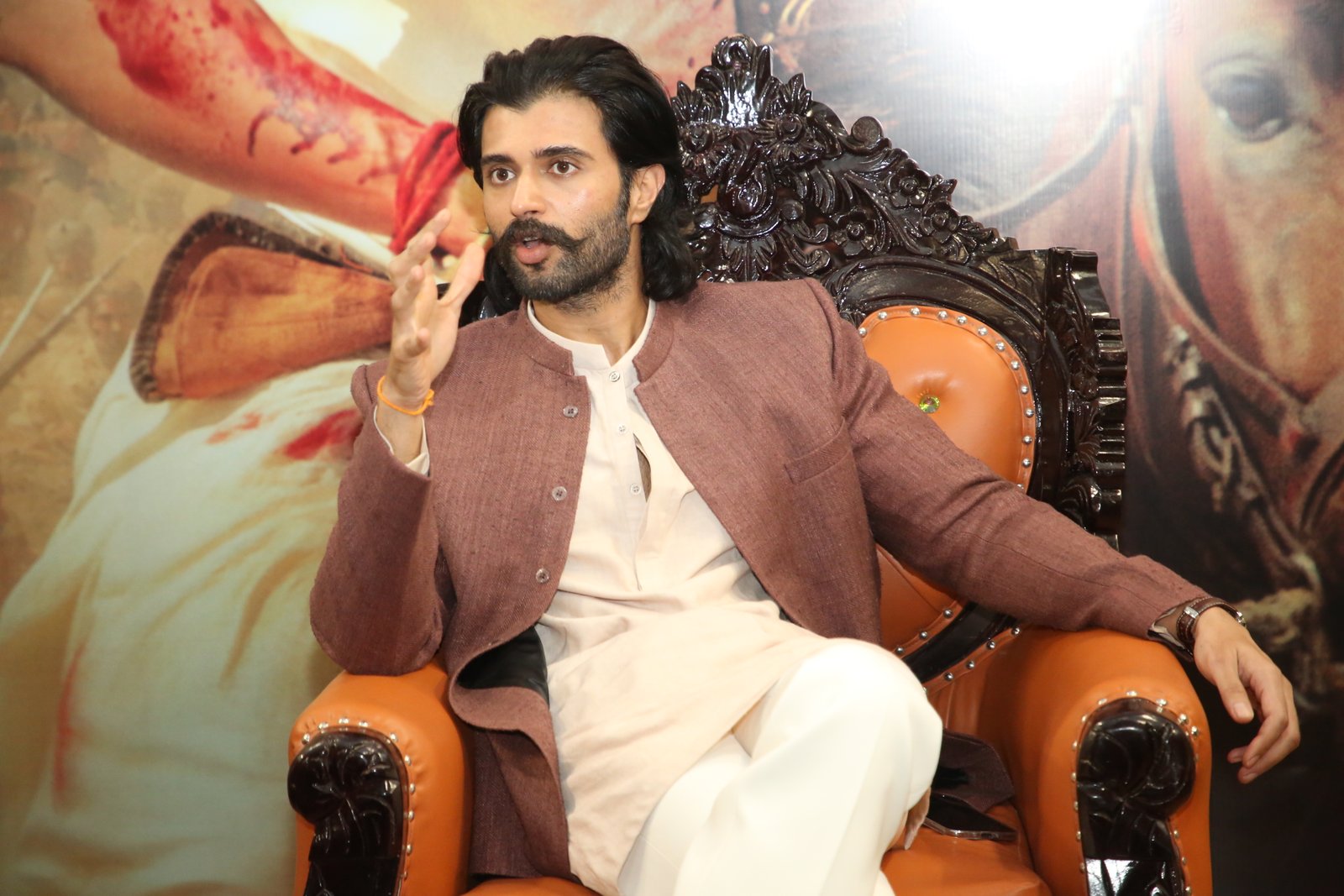హీరో విజయ్ దేవరకొండ ఇంటర్వ్యూ ఫోటోస్ @ రణబాలి మూవీ