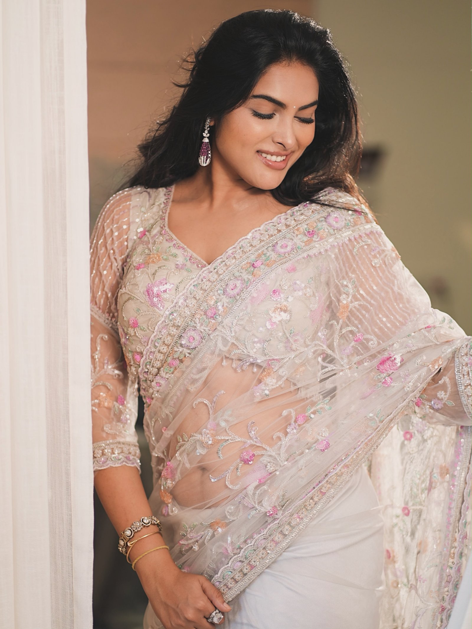 హీరోయిన్ దివి కొత్త ఫోటోలు 