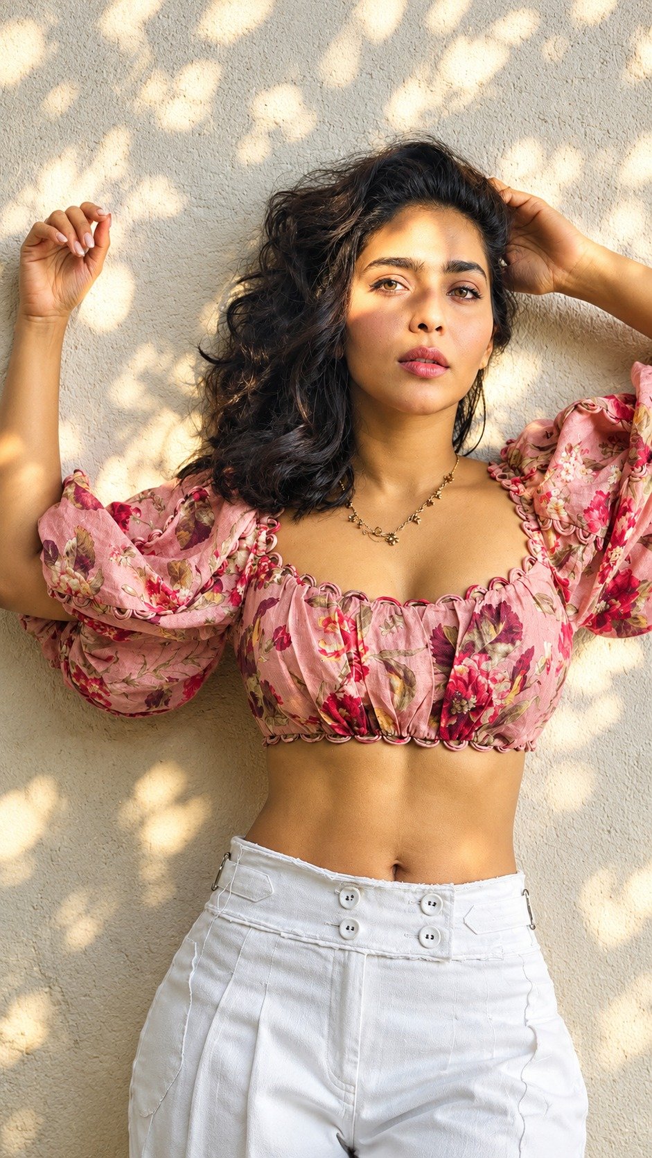 హీరోయిన్ ఐశ్వర్య లక్ష్మీ గ్లామర్ ఫోటోస్ 