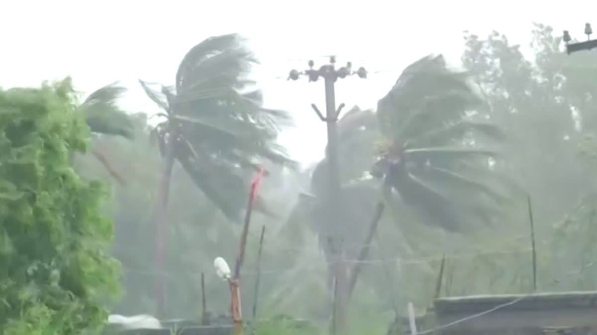 అర్నబ్‌ తుపాను తీవ్ర ప్రభావం 