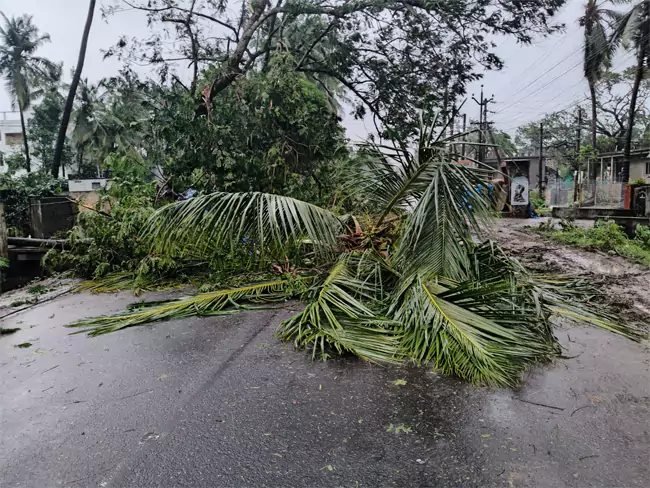 అర్నబ్‌ తుపాను తీవ్ర ప్రభావం 