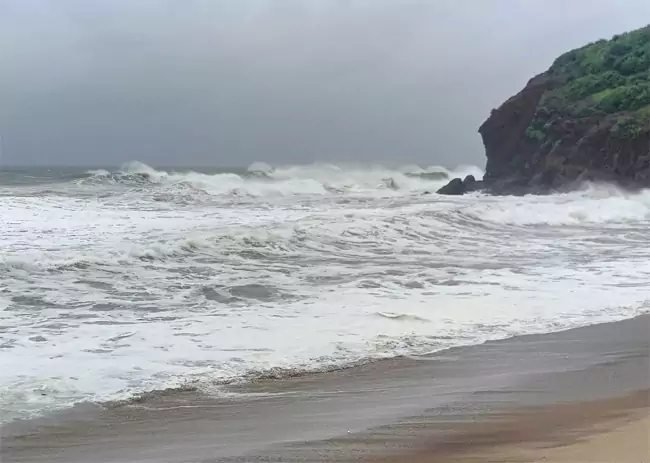 అర్నబ్‌ తుపాను తీవ్ర ప్రభావం 