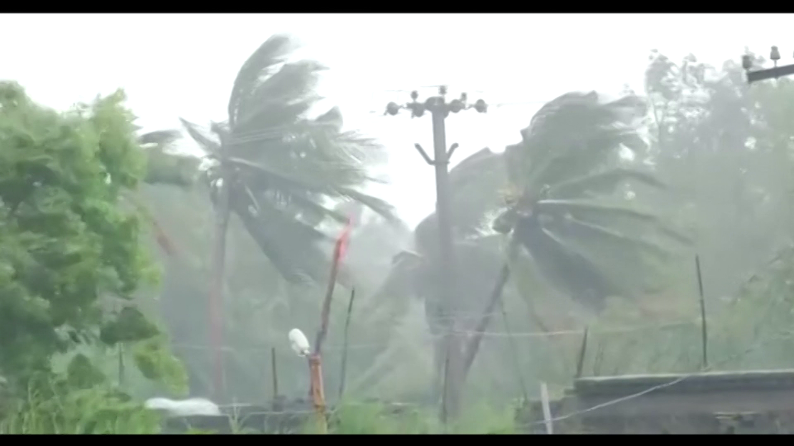 అర్నబ్‌ తుపాను తీవ్ర ప్రభావం 