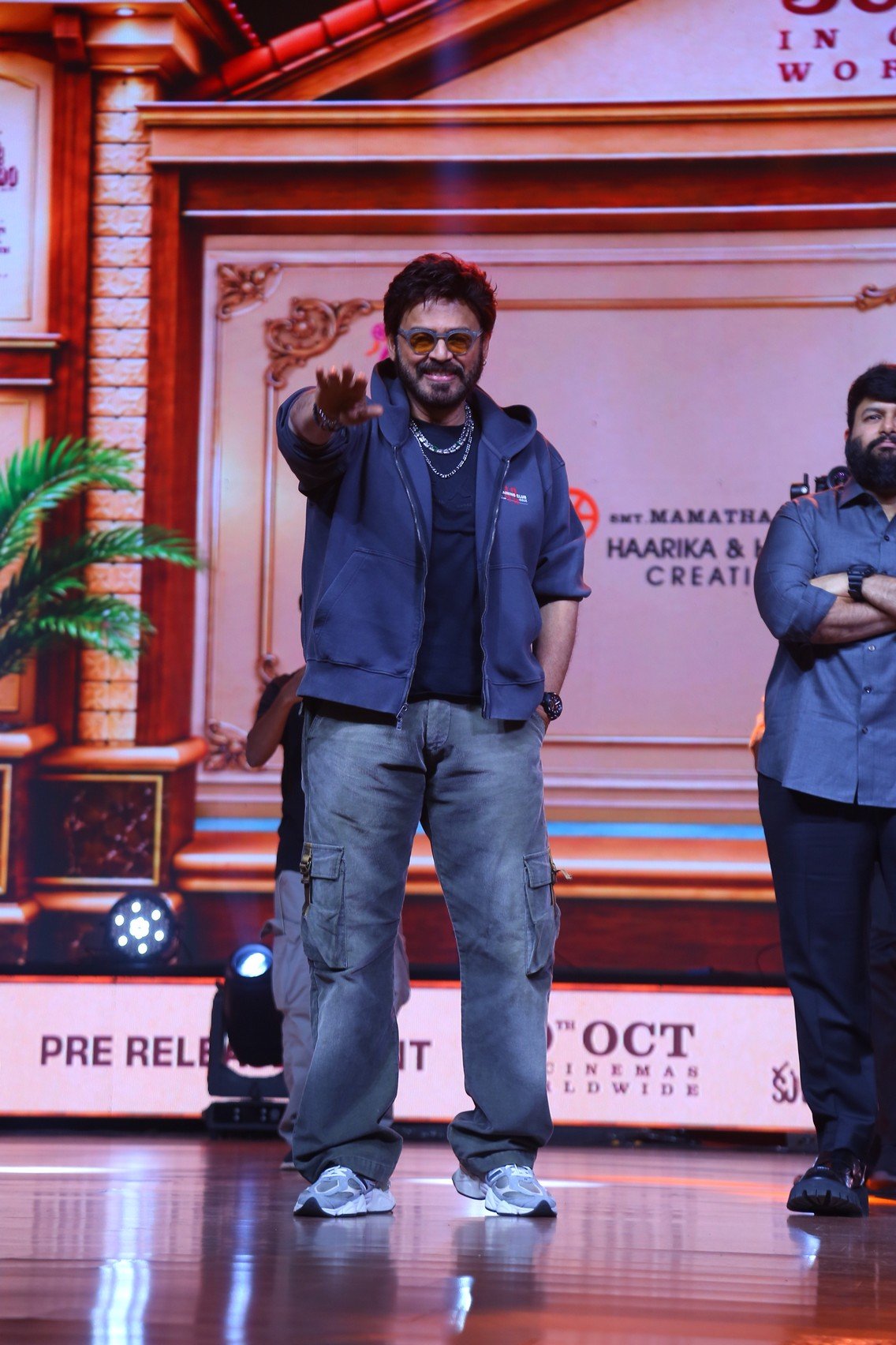 ఆదర్శ కుటుంబం మూవీ ప్రీ రిలీజ్ ఈవెంట్ ఫోటోస్ 