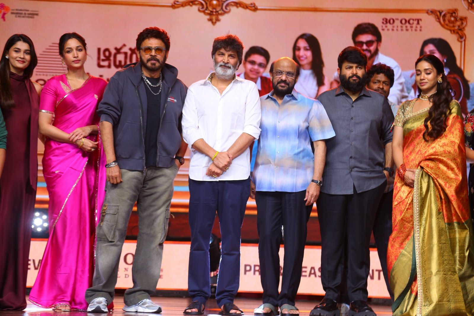 ఆదర్శ కుటుంబం మూవీ ప్రీ రిలీజ్ ఈవెంట్ ఫోటోస్ 