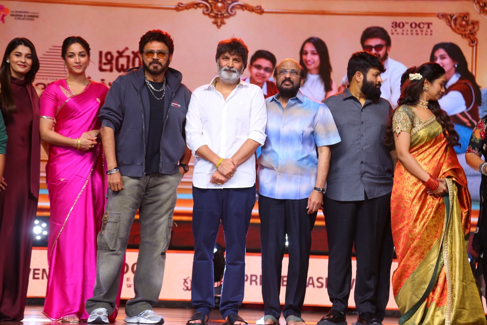 ఆదర్శ కుటుంబం మూవీ ప్రీ రిలీజ్ ఈవెంట్ ఫోటోస్ 
