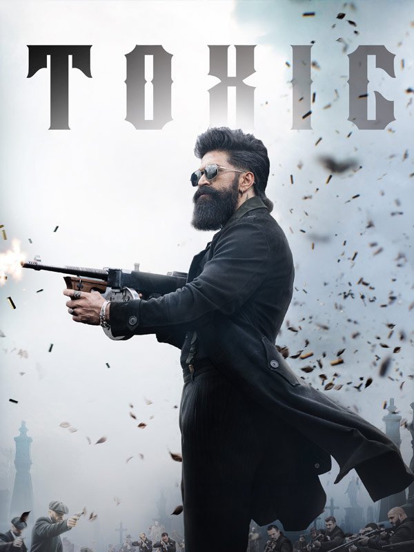 యష్ మాస్ అవతార్ అదిరిపోయింది.. ఈ స్టిల్స్ చూస్తే మూవీపై అంచనాలు పెరగాల్సిందే!