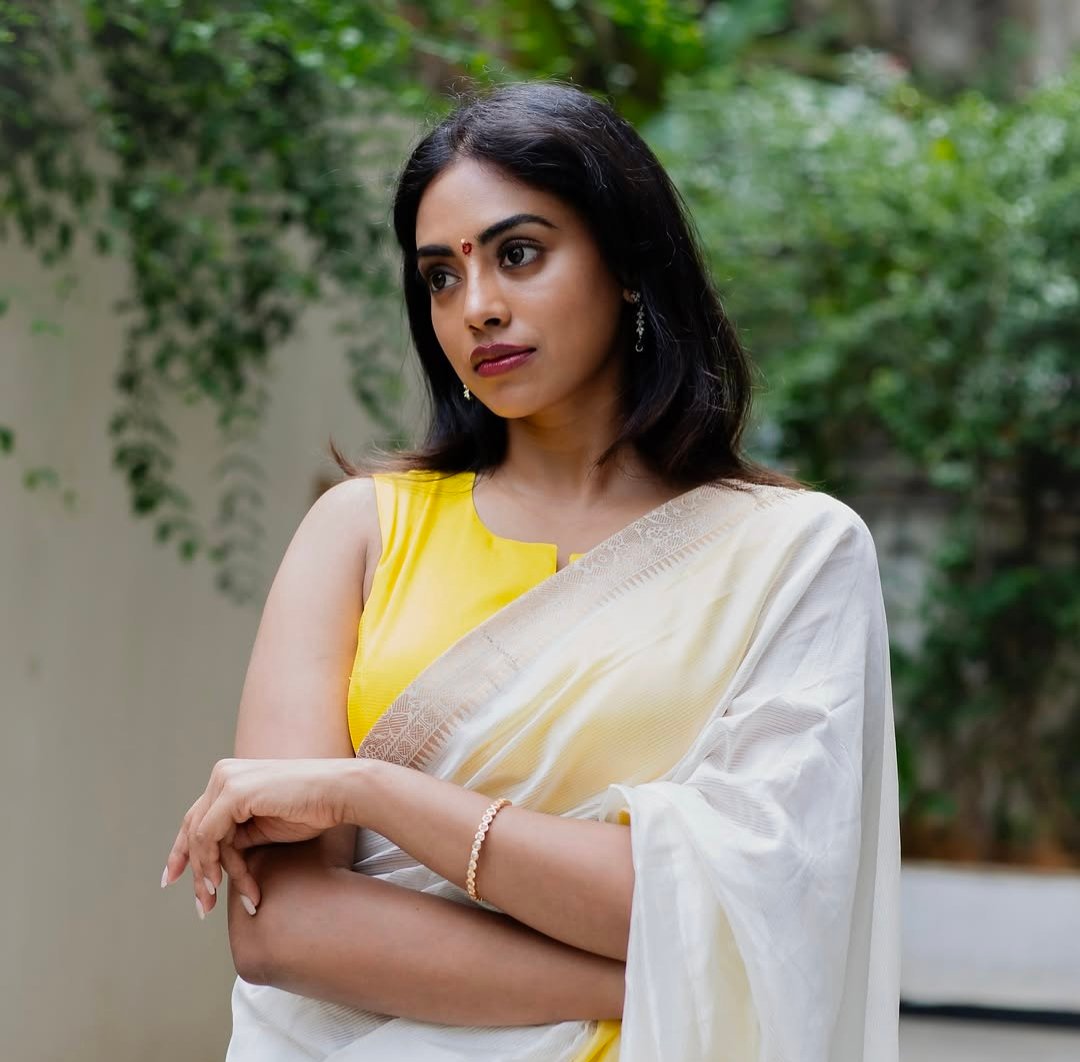 కామాక్షి భాస్కర్ల ట్రెడిషనల్ లుక్ స్టిల్స్ 