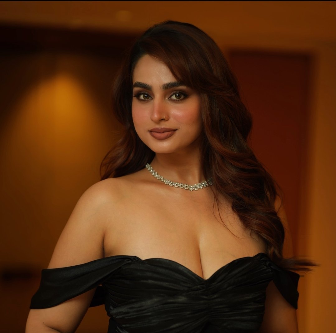 నటి అయేషా ఖాన్ గ్లామర్ ఫోటోస్ 