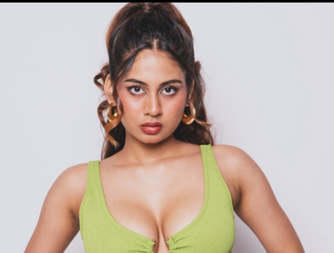 నటి సృష్టి బన్నట్టి గ్లామర్ ఫోటోస్