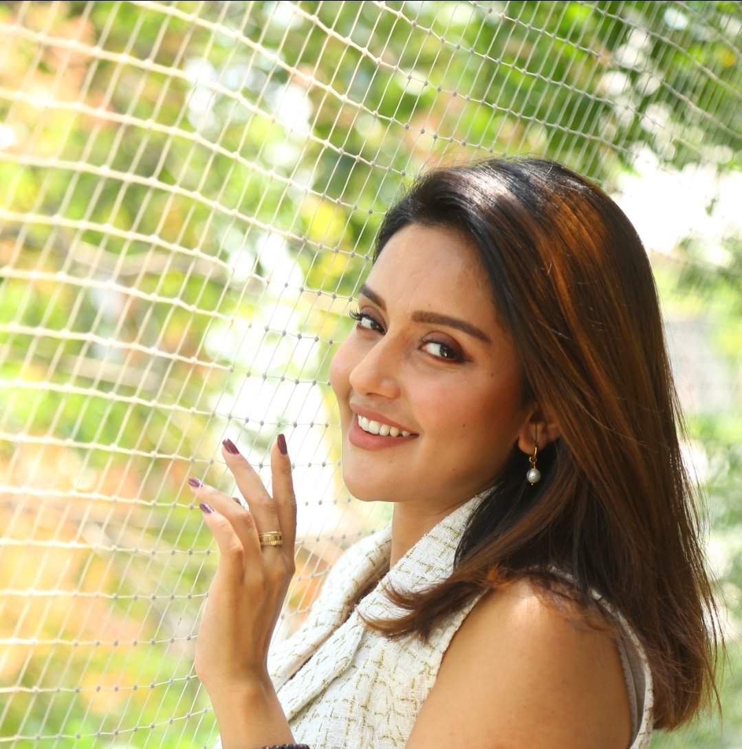 హీరోయిన్ మహిమా నంబియార్ కొత్త ఫోటోస్