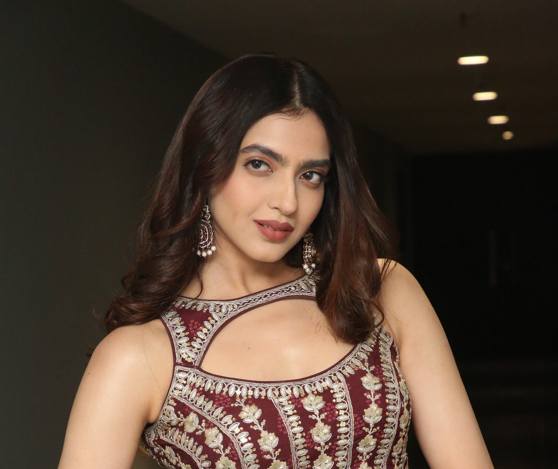 Actress Kashika Kapoor New Photos