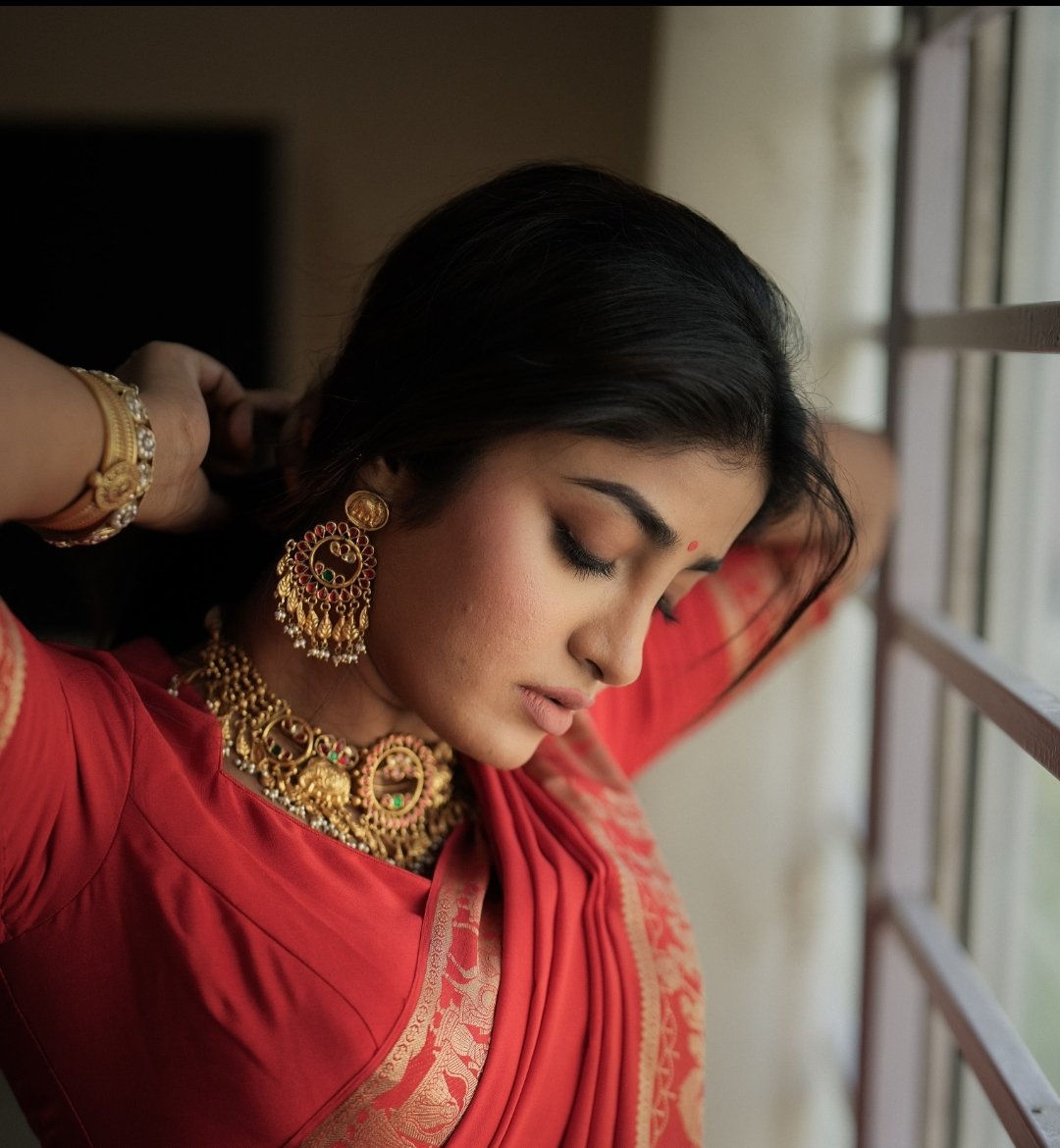 నటి డింపుల్ హయాతి కొత్త ఫోటోస్ 