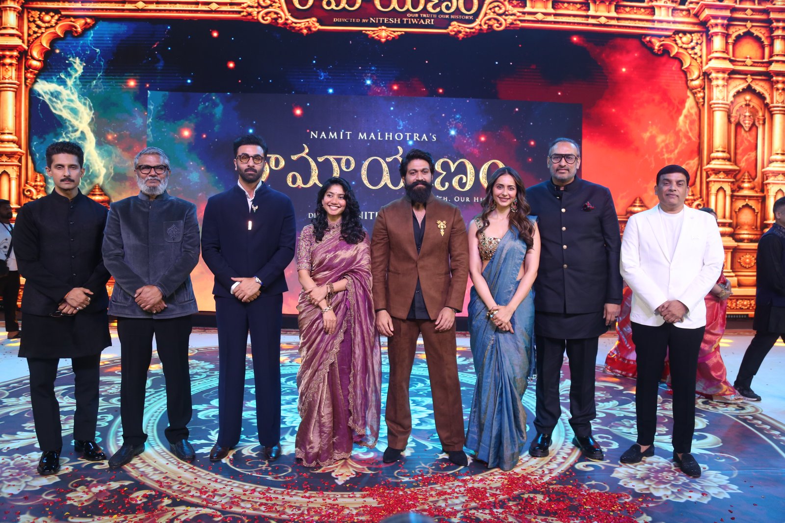 రామాయణ మూవీ ప్రీ రిలీజ్ ఈవెంట్ ఫోటోస్ 