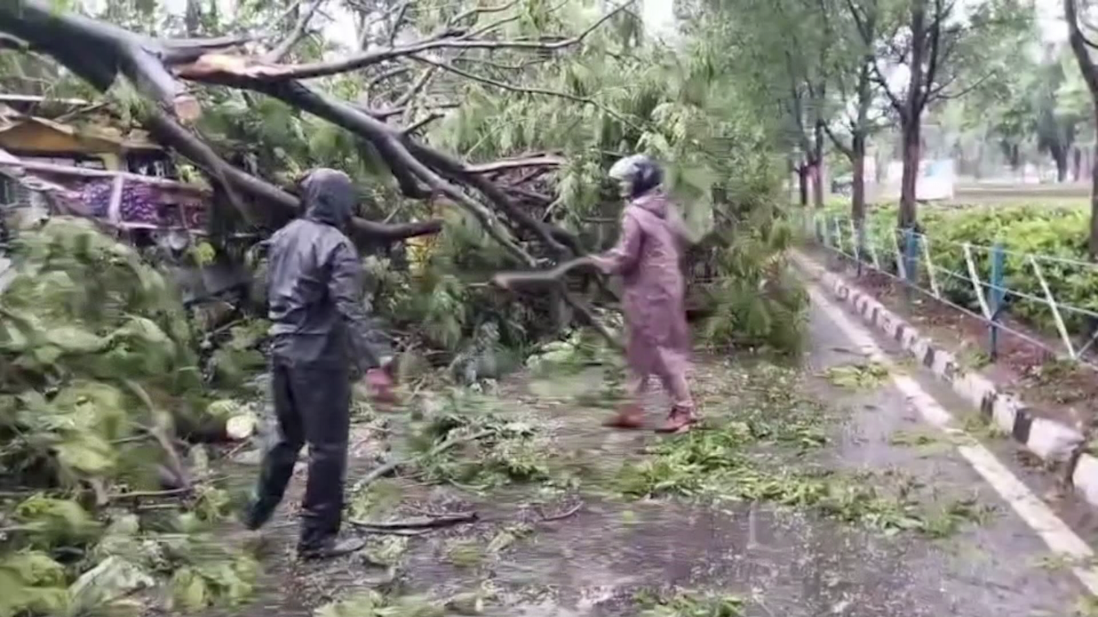 అర్నబ్‌ తుపాను తీవ్ర ప్రభావం 