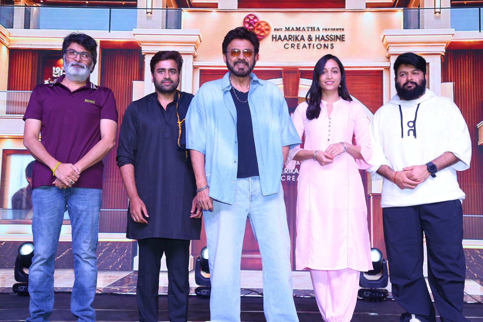 ఆదర్శ కుటుంబం మూవీ ప్రెస్ మీట్ ఫోటోస్