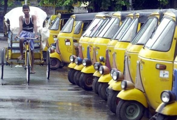 సమ్మెకు వెళ్లొద్దు ఆటో కార్మికుల సమస్యల పరిష్కారానికి ప్రభుత్వం సిద్ధం