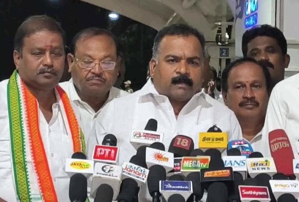 TVK ఇంకా 'ఫ్యాన్ క్లబ్' మైండ్ సెట్‌లోనే ఉంది