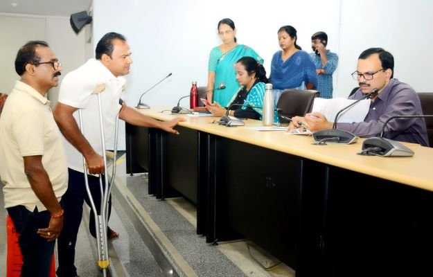 ప్రజా సమస్యల పరిష్కారానికే తొలి ప్రాధాన్యం