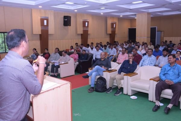 రోడ్డు దుమ్మును తగ్గించి, వాయు నాణ్యతను మెరుగుపరచేందుకు  వర్క్‌షాప్