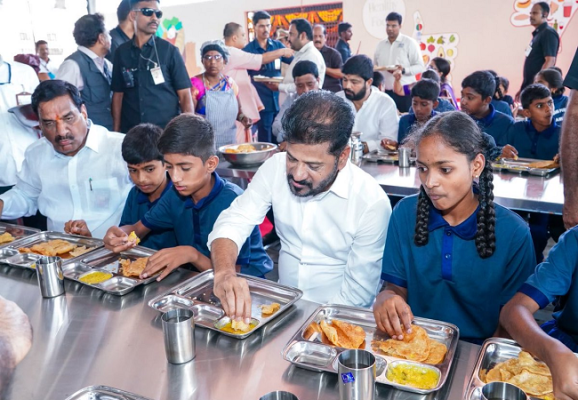తెలంగాణ విద్యార్థులకు అదిరిపోయే గుడ్‌న్యూస్.. ఆగస్టు 31 నుంచి స్కూళ్లు, కాలేజీల్లో ఉచిత బ్రేక్‌ఫాస్ట్!