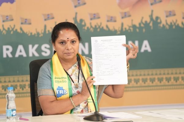 కవిత సంచలన ఆరోపణలు.. హరీశ్ రావు, రేవంత్ రెడ్డిపై తీవ్ర విమర్శలు