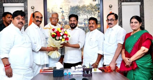 చిన్న నీటిపారుదల వ్యవస్థపై సీఎం రేవంత్ రెడ్డికి నివేదిక సమర్పించిన రైతు సంక్షేమ కమిషన్