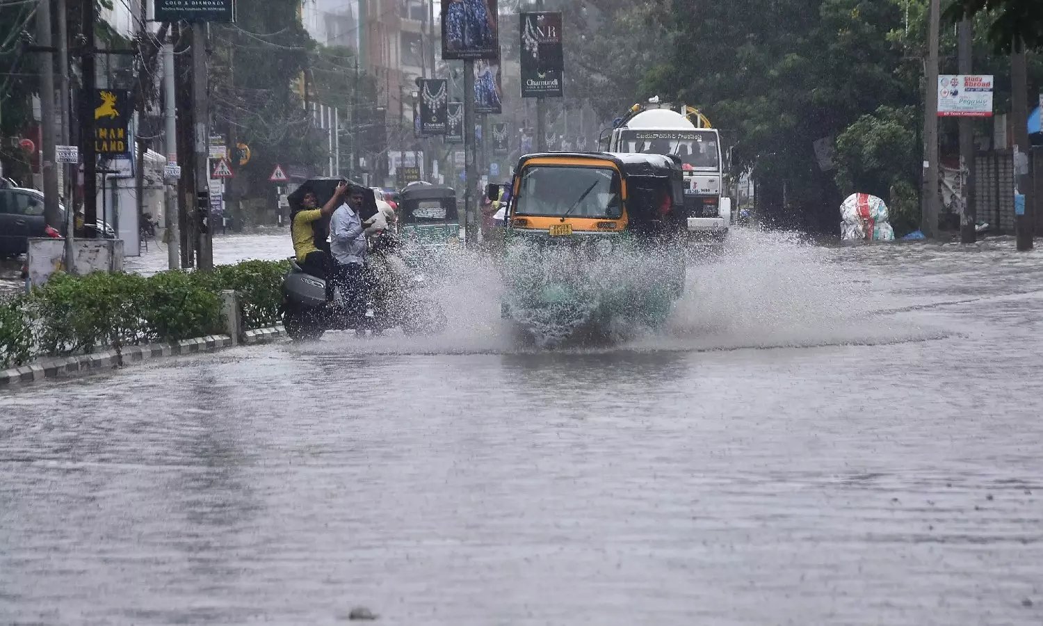 తెలుగు రాష్ట్రాల్లో వానల బీభత్సం.. ఏపీ, తెలంగాణకు భారీ వర్షాల ముప్పు!