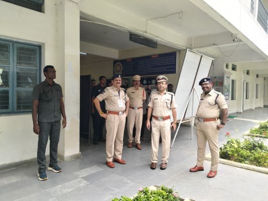 పెద్దపల్లిలో నీట్‌-పీజీ పరీక్షా కేంద్రాలను పరిశీలించిన రామగుండం సిపి