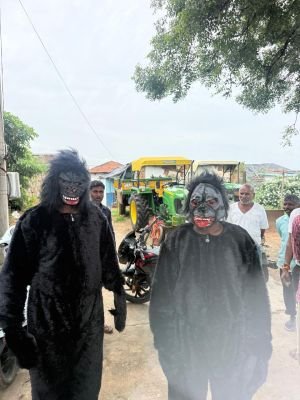 కోతుల బెడద నివారణకు వినూత్న ప్రయత్నం