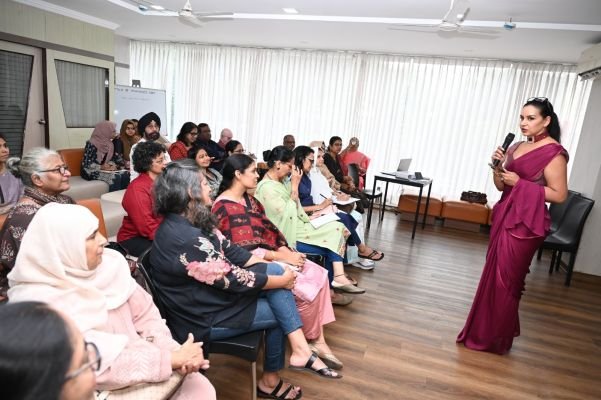 మధ్య వయస్సులోని మహిళలు ఆరోగ్యంపై దృష్టిపెట్టాలి     – మిసెస్‌ ఇండియా యూఎస్‌ఏ డాక్టర్‌ మాలిని సందడి 