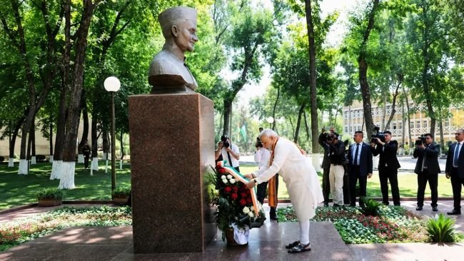 లాల్ బహదూర్ శాస్త్రికి ప్రధాని మోదీ ఘన నివాళి