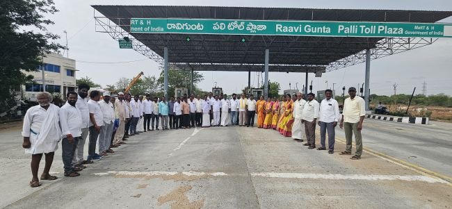 వెలిగొండకు పామూరు టీడీపీ నేతలు తరలింపు