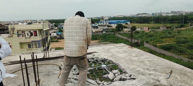 అక్రమ నిర్మాణం పై సి ఎం సి ఆదేశాల మేరకు టౌన్ ప్లానింగ్ అధికారుల కొరడా