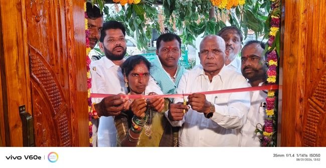 రుద్రారంలో ఇందిరమ్మ ఇల్లు ప్రారంభం 