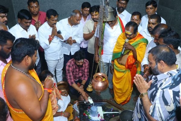 శరీరానికి యోగ... మనసుకు ఆధ్యాత్మికత అవసరం