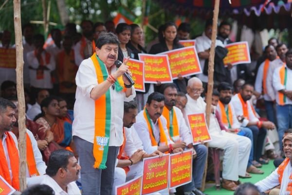 22A నిషేధిత భూముల జాబితాపై సిద్దిపేటలో బిజెపి ధర్నా