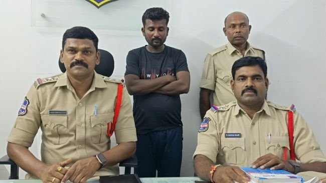 వరుసగా చోరీలకు పాల్పడుతున్న నిందితుడి అరెస్టు