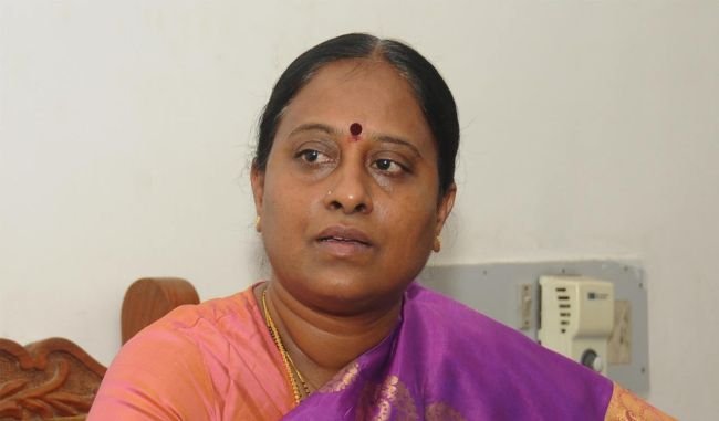 కొండా సురేఖ విషయంలో కాంగ్రెస్ అధిష్టానం యూటర్న్? రంగంలోకి అగ్రనేతలు!