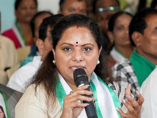 తెలంగాణలో మరో సంచలనం - KCR ఫ్యామిలీలో చీలిక - కవిత సొంత పార్టీ 