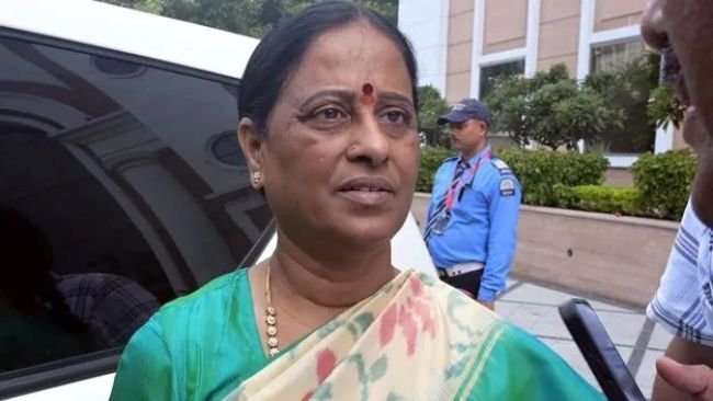 ఢిల్లీలో ఖర్గే, మీనాక్షి నటరాజన్‌లతో కొండా సురేఖ భేటీ