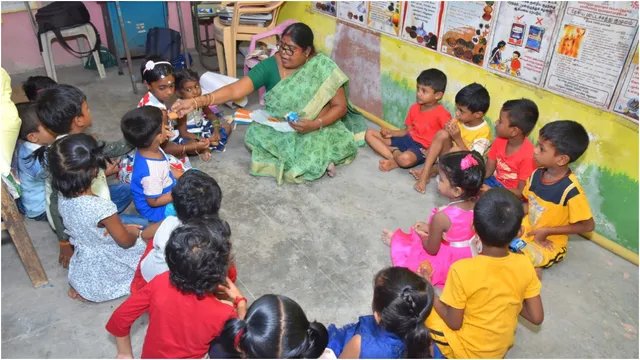 తెలంగాణలో అంగన్‌వాడీ ఉద్యోగాల భర్తీ: జిల్లాల వారీగా కొత్త నోటిఫికేషన్ల వెలువరింపు